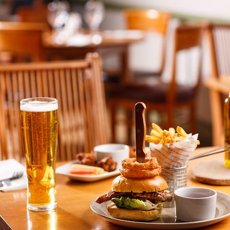 Ibis Budget London Heathrow Central Cranford エクステリア 写真