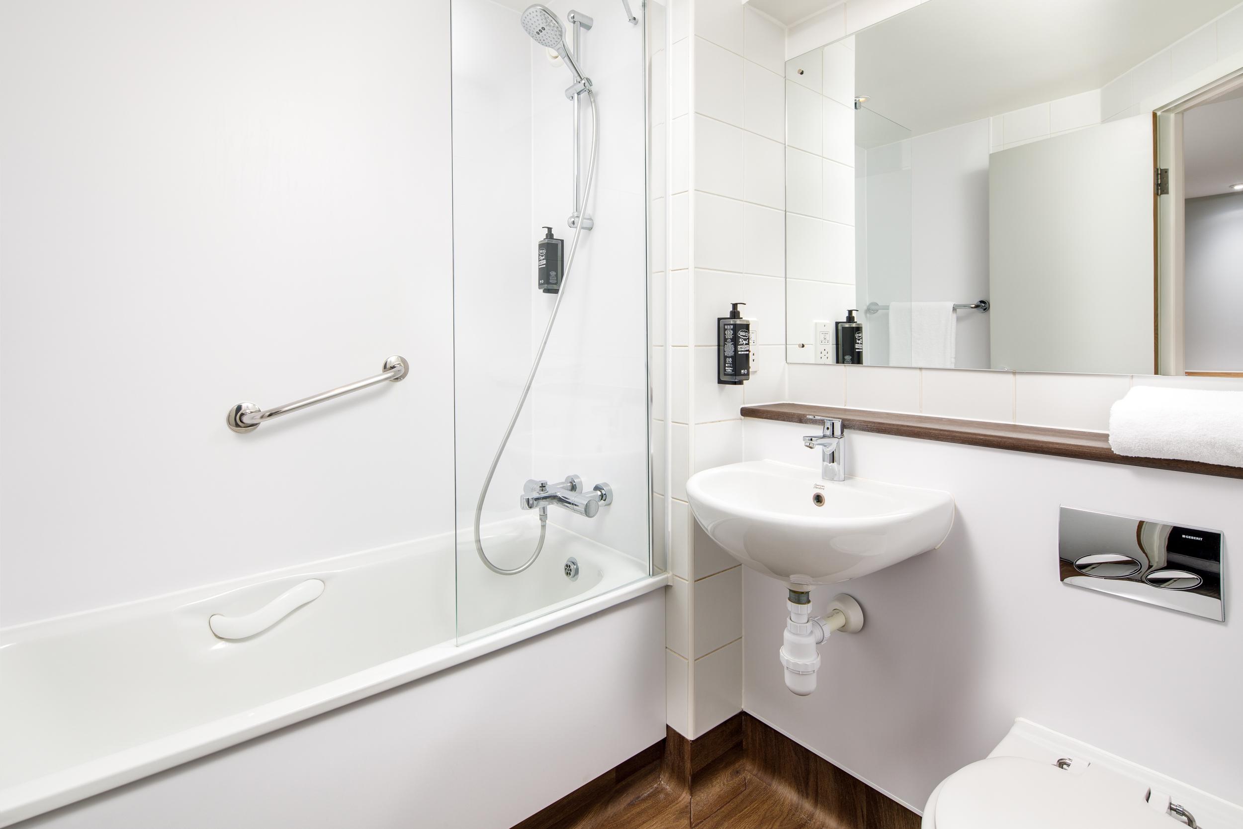 Ibis Budget London Heathrow Central Cranford エクステリア 写真