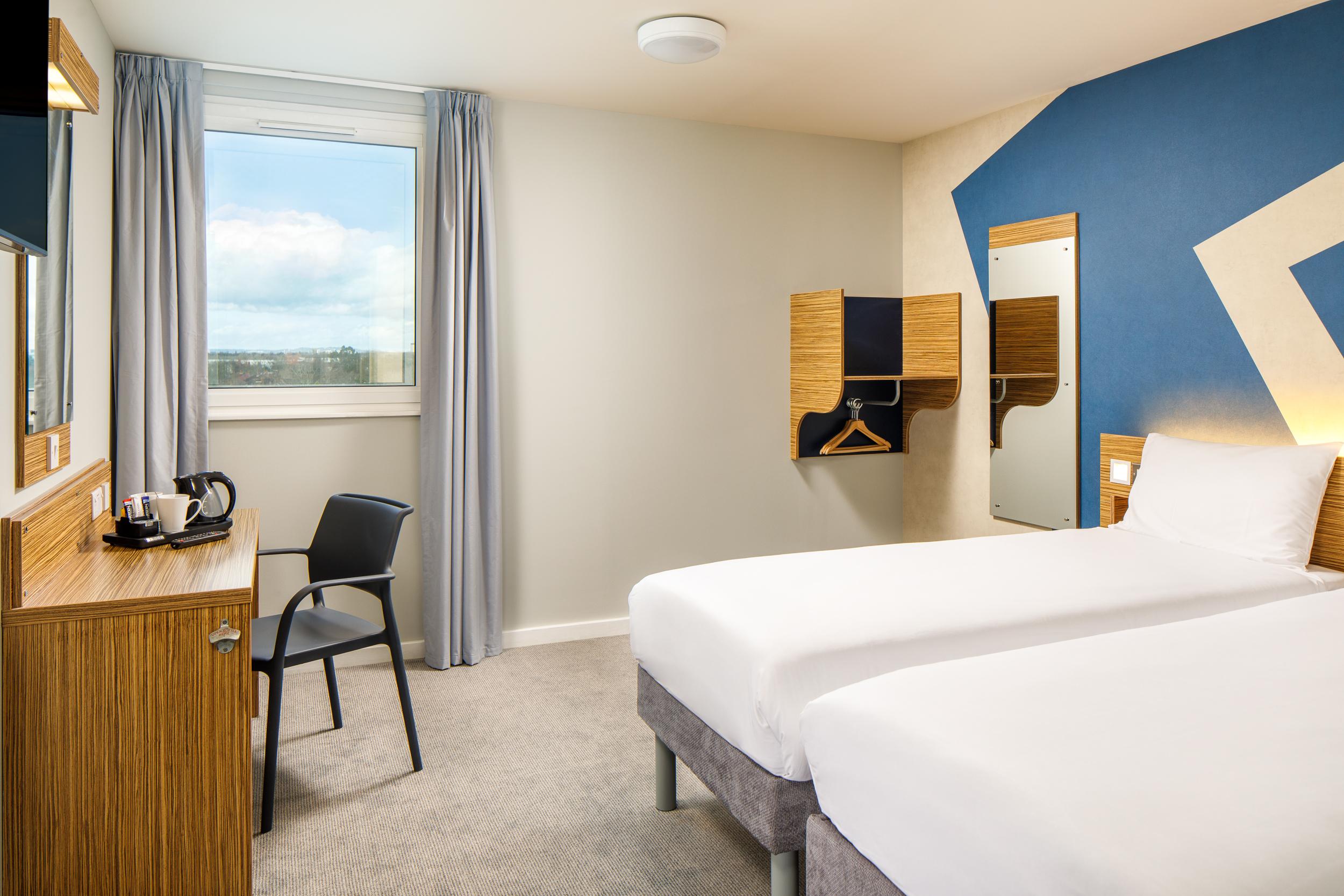 Ibis Budget London Heathrow Central Cranford エクステリア 写真
